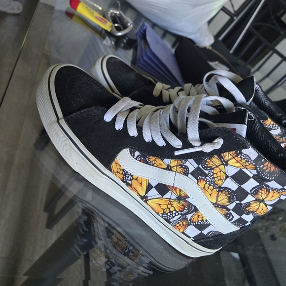 Vans- custom yellow butterfly - womans size 6.0- barley worn by my daughter - Picture 2 of 4